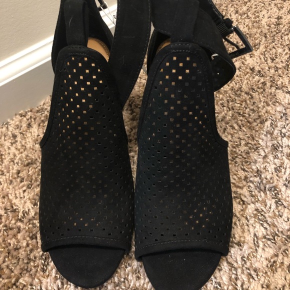Size 8 Black Peep Toe Wedge NEW - Picture 2 of 2
